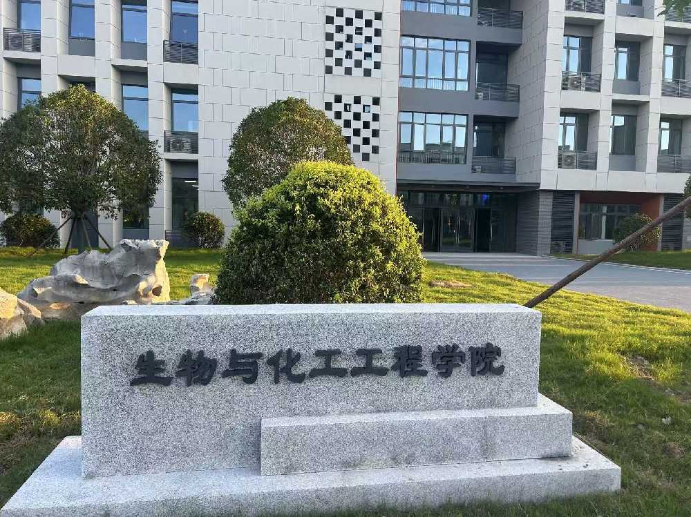 历城区扬州职业大学体育场高杆灯项目